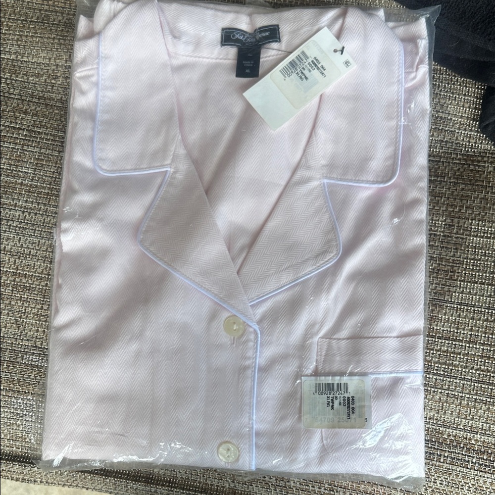 Saks Fifth Avenue Light Pink Pajama Top and shorts with White Trim. NWT. XL